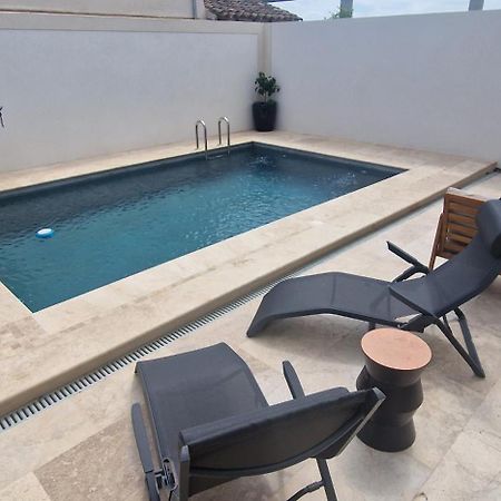 Quiet, Discreet Places Vernegues Bagian luar foto